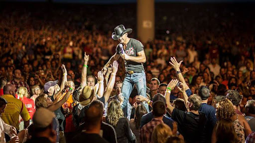 What to wear to a Tim Mcgraw concert