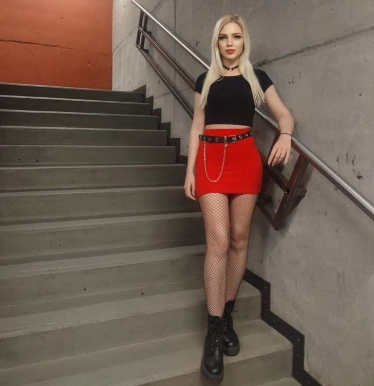 klaudia wearing a fiery red skirt with a simple black crop top